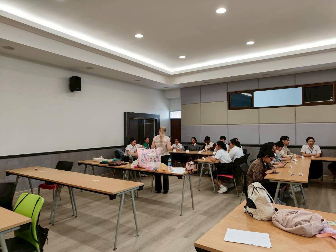 18. English for Nurses: พัฒนาทักษะภาษาอังกฤษเพื่อการสื่อสารทางการพยาบาลอย่างมืออาชีพ